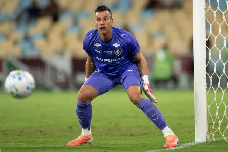 Fluminense empata sem gols com La Guaira e Fábio faz história na Libertadores