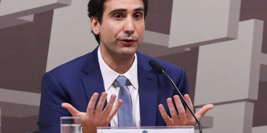 Gabriel Galípolo clama por apoio à PEC nº 65 e revela crise no Banco Central