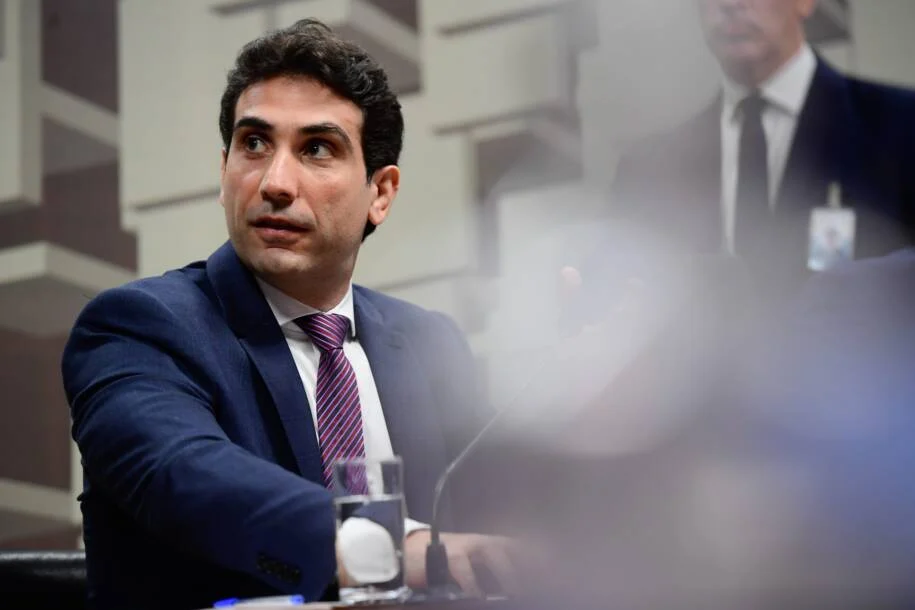 Gabriel Galípolo critica Banco Central e revela tensão com Lula e Bolsonaro