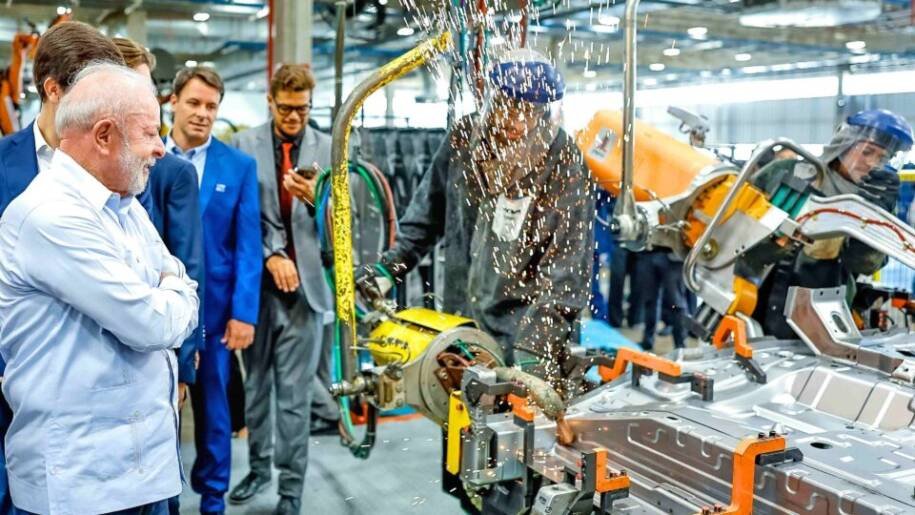 Gastos do governo Lula elevam risco de estagflação com petróleo a US$ 100