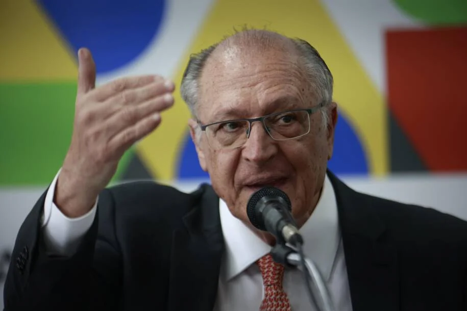 Geraldo Alckmin defende fim da escala 6×1 e provoca debate no Congresso