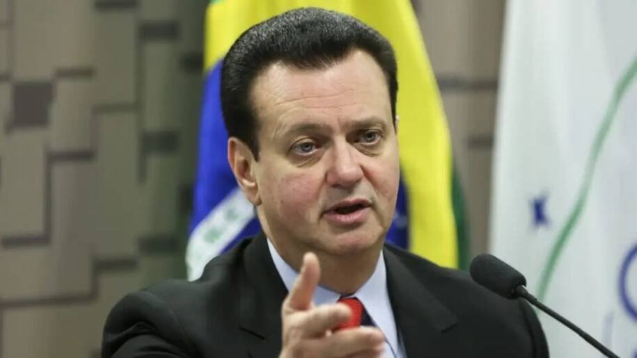 Gilberto Kassab alfineta Flávio Bolsonaro e defende experiência política para 2026