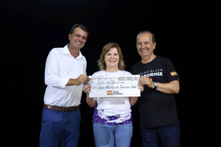 Governador Jorginho Mello entrega cheque e dá início aos Jogos Abertos 2026 em Joinville