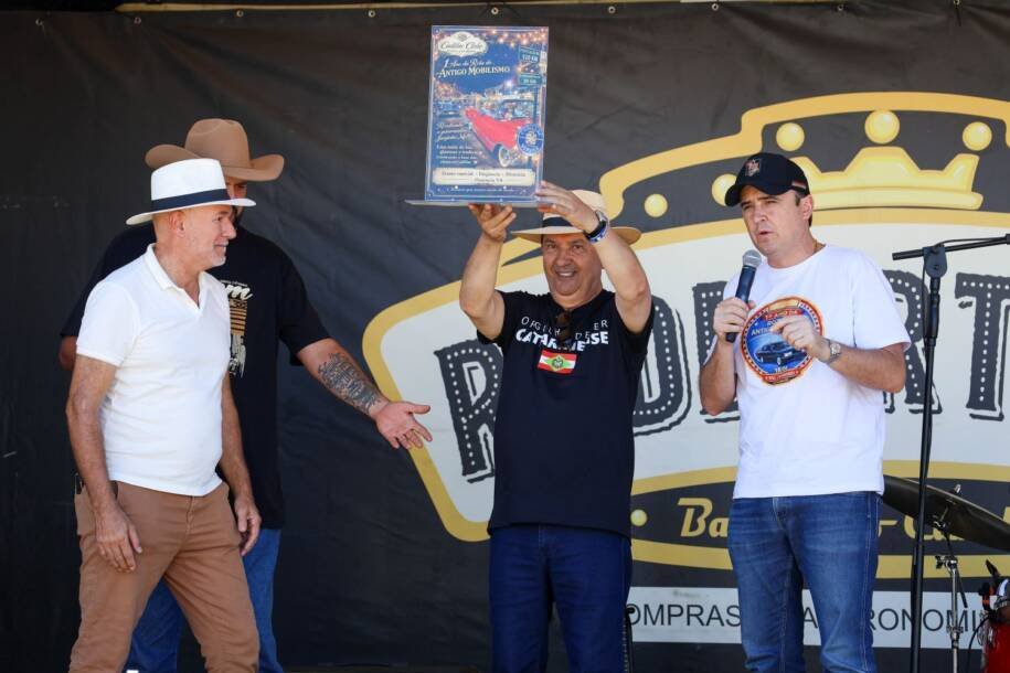 Governador Jorginho Mello lidera carreata com 650 carros em Balneário Camboriú