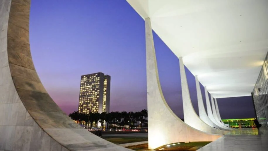 Governadores renunciam e disputam Senado e Presidência nas eleições de 2026