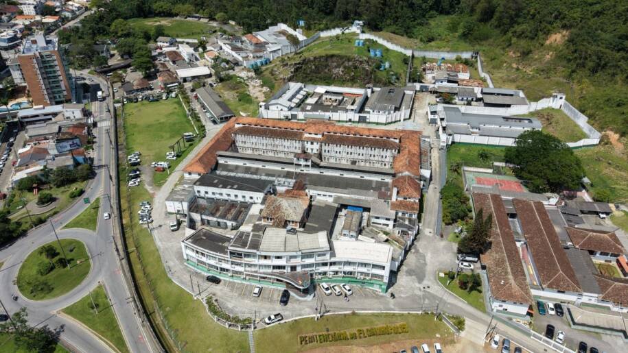 Governo de Santa Catarina apresenta projeto Cidade da Cultura em audiência tensa