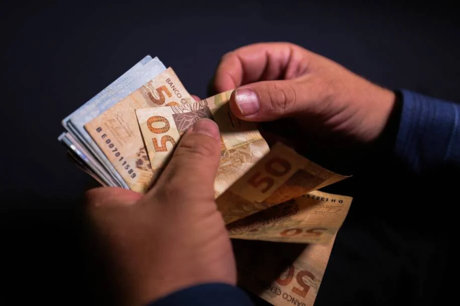 Governo de São Paulo propõe aumento do salário mínimo para R$ 1.874 e gera polêmica