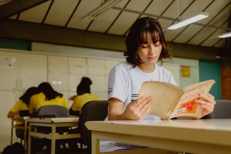 Governo de SC amplia acesso à educação e garante 50 mil vagas até 2026