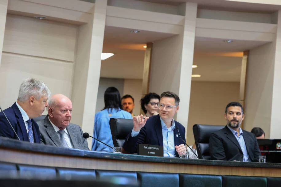 Governo de SC revela investimentos de R$ 5,9 bilhões e supera mínimos legais