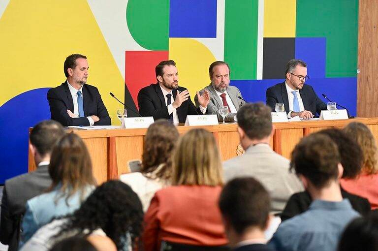 Governo do Brasil amplia subsídios ao diesel e cria penalidades severas pela ANP