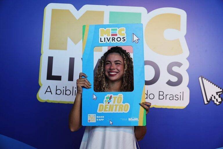 Governo Federal amplia acervo do MEC Livros para 25 mil obras e transforma leitura
