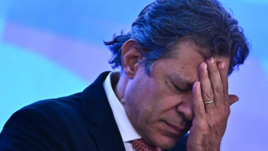 Governo federal falha em estimular comércio com ‘taxa das blusinhas’, revela estudo