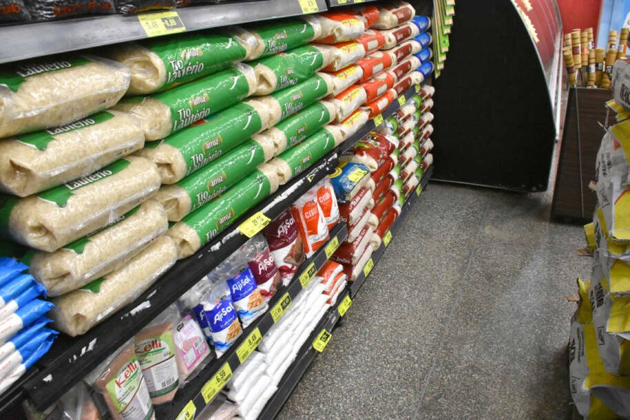 Governo Federal inicia entrega de 2 mil cestas a indígenas em Dourados e enfrenta crise