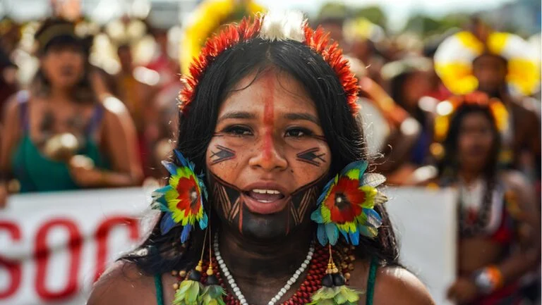 Governo Federal promove políticas para mulheres indígenas; PEC 48/2023 gera tensão
