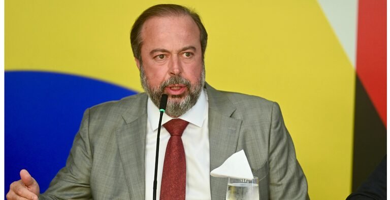 Governo Lula anuncia subvenção de R$ 850 para evitar alta do gás de cozinha