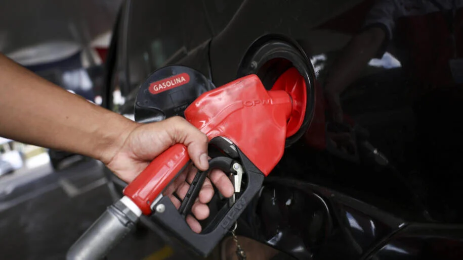 Governo Lula institui MP e multas para combater alta dos combustíveis