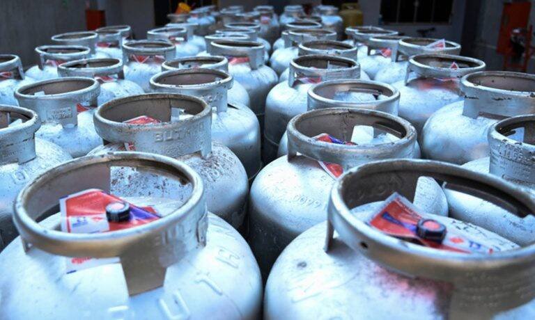 Governo Lula libera R$ 330 milhões para conter alta do gás de cozinha em crise