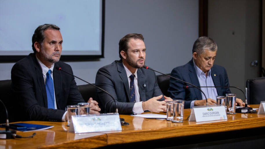 Governo Lula propõe projeto para reduzir impostos sobre combustíveis em meio a guerra