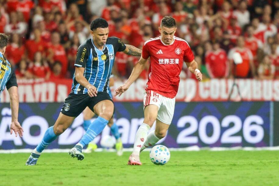 Grêmio e Inter empatam sem gols no clássico Grenal 452 e seguem em crise
