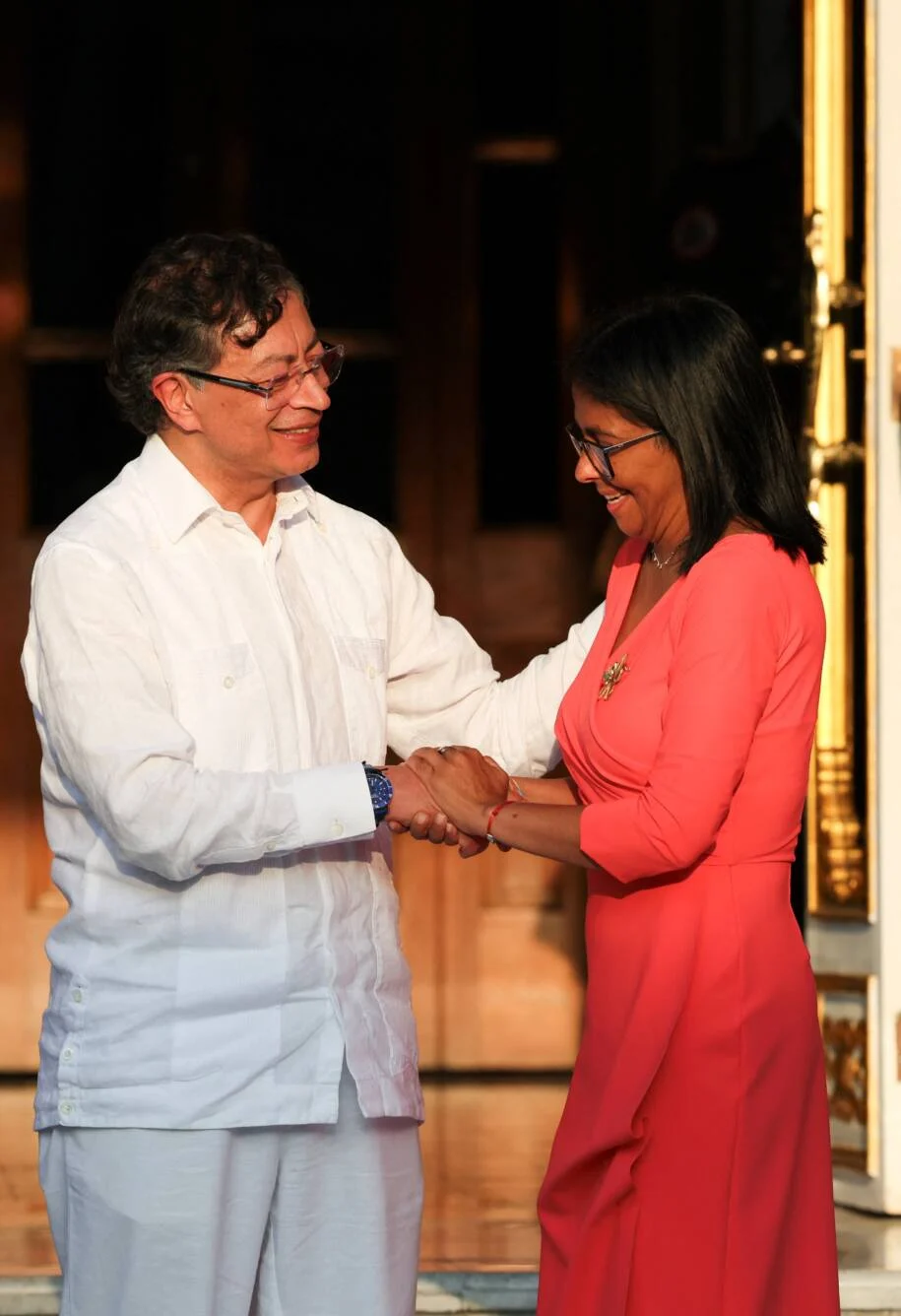 Gustavo Petro e Delcy Rodríguez firmam acordo para combater crime na fronteira