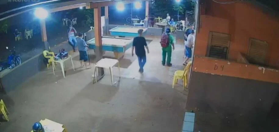 Homem é preso após esfaquear vítima durante briga no Bar do Anízio em Indubrasil
