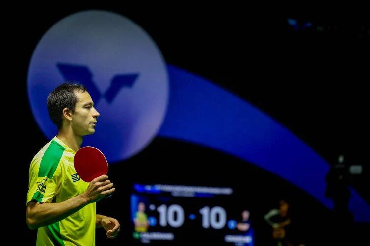 Hugo Calderano conquista bronze na Copa do Mundo, mas cai para Wang Chuqin