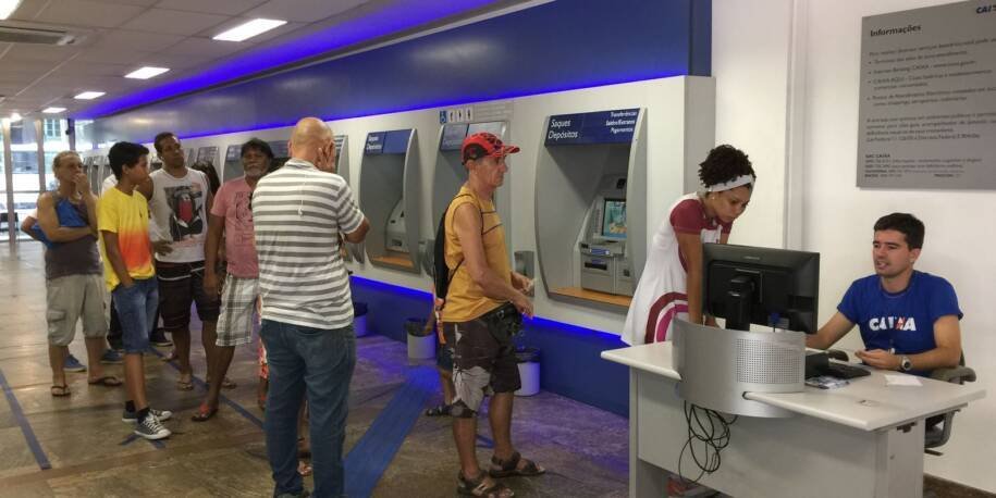 INSS e Correios fecham no Dia do Trabalhador; saiba o que funciona na data