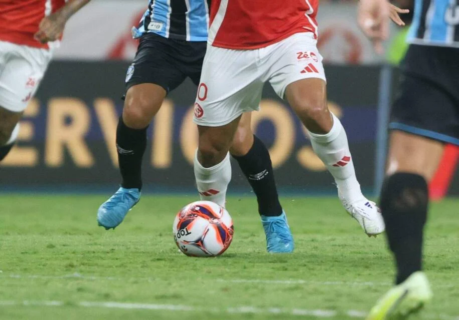 Inter e Grêmio se enfrentam em Grenal 452 com tensão após vitórias e empates