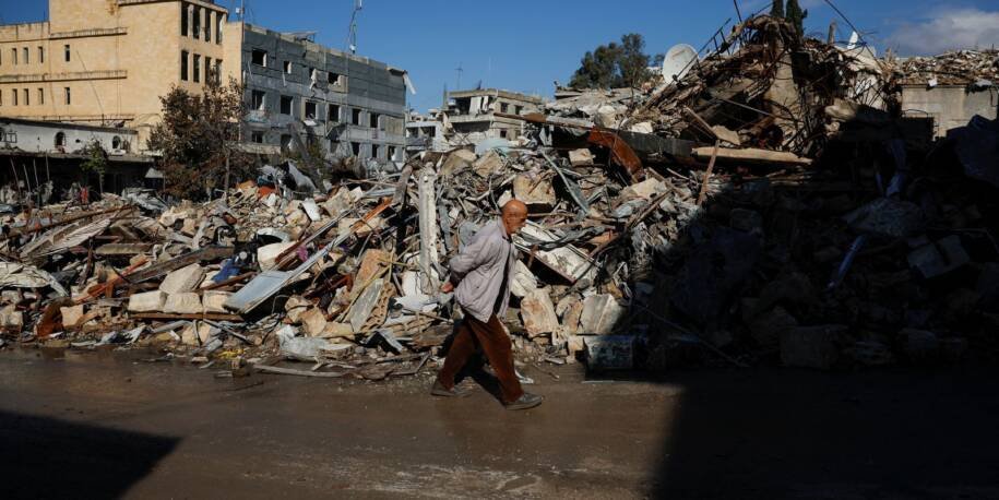 Israel bombardeia 129 unidades de saúde no Líbano e provoca caos humanitário
