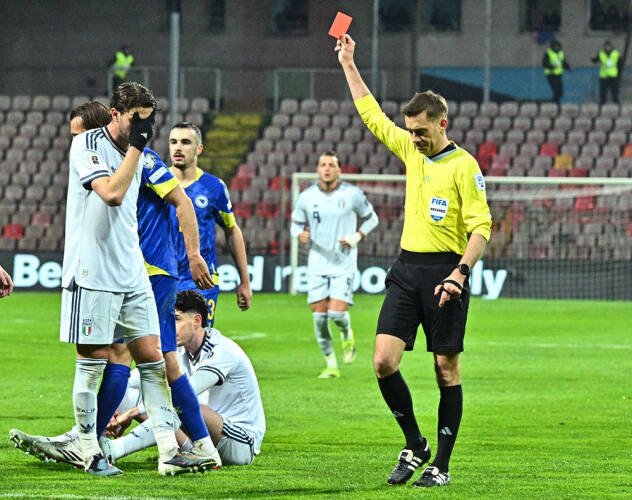 Itália é eliminada pela Bósnia e Gattuso e Gravina deixam cargos após crise