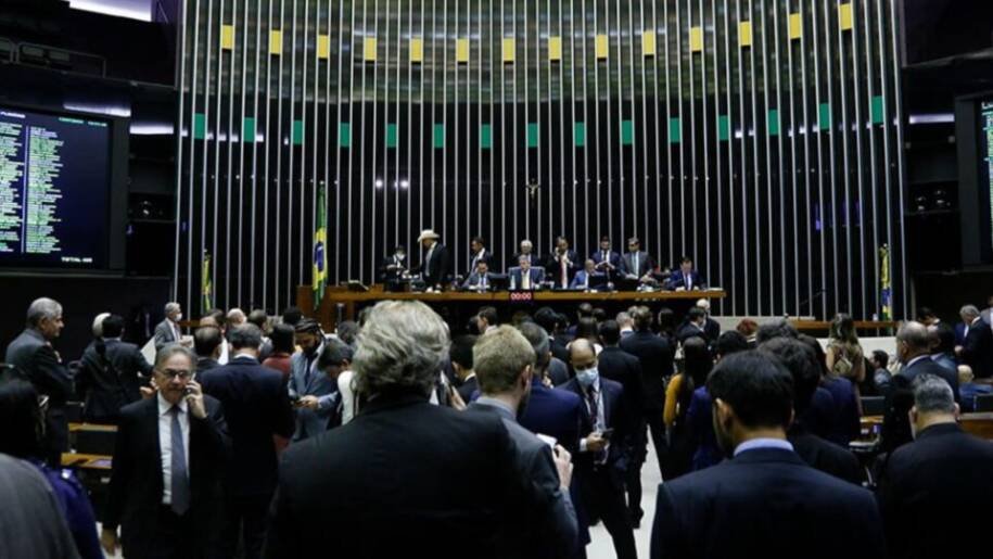 Janela partidária se fecha com PL em alta e União Brasil em crise antes de 2026