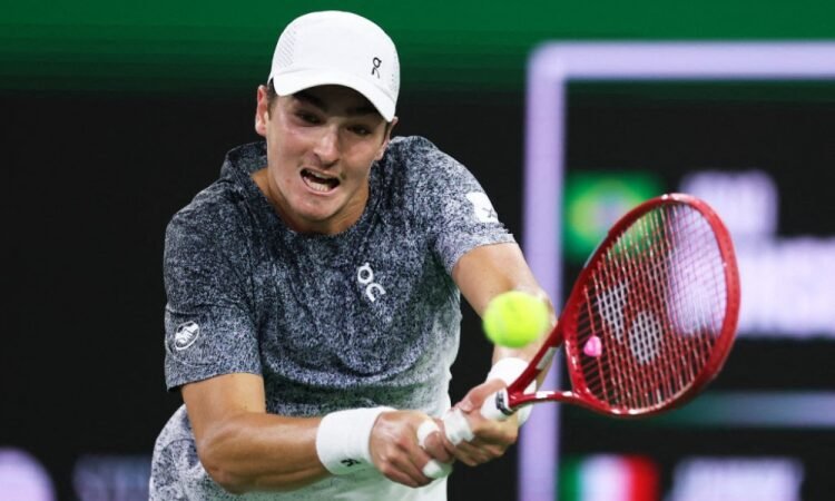 João Fonseca salta cinco posições no ranking da ATP após derrota em Monte Carlo