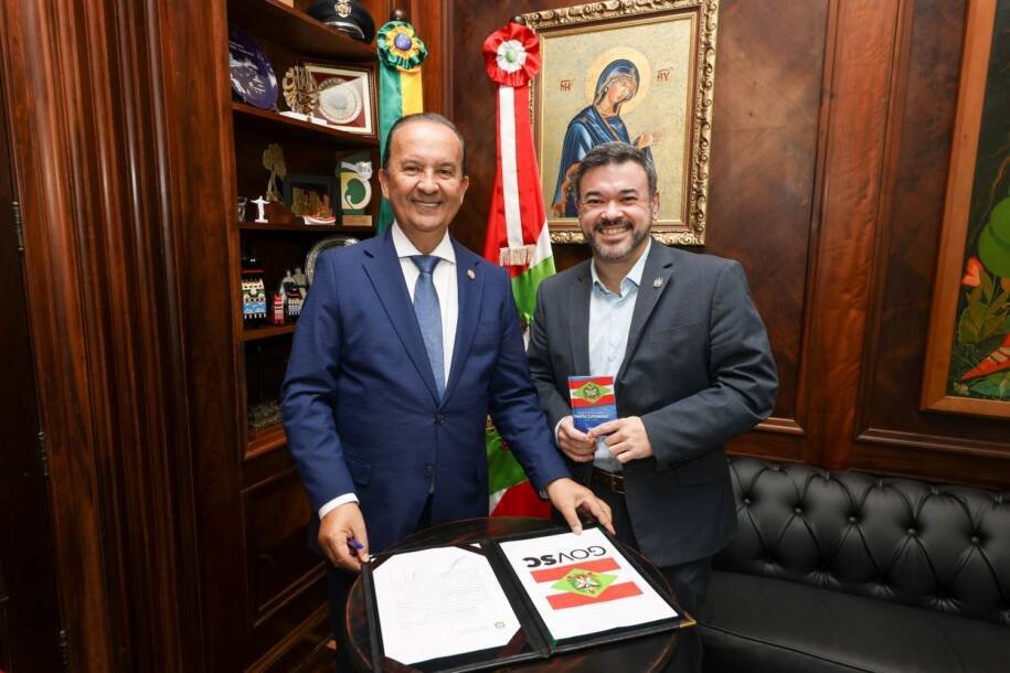 Jorginho Mello dá posse a 7 novos membros e promete mudanças no governo