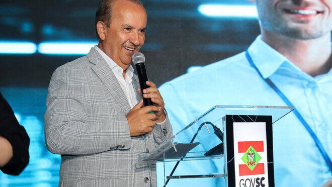 Jorginho Mello (PL) lidera intenção de voto em SC e provoca ruptura com MDB