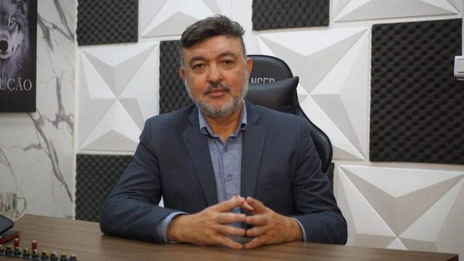 José Santana denuncia: crucificação de Jesus expõe conluio entre poder e fé