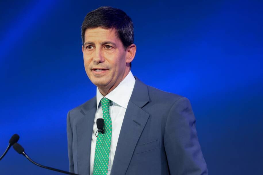 Kevin Warsh reporta patrimônio acima de US$ 100 milhões antes de audiência no Senado