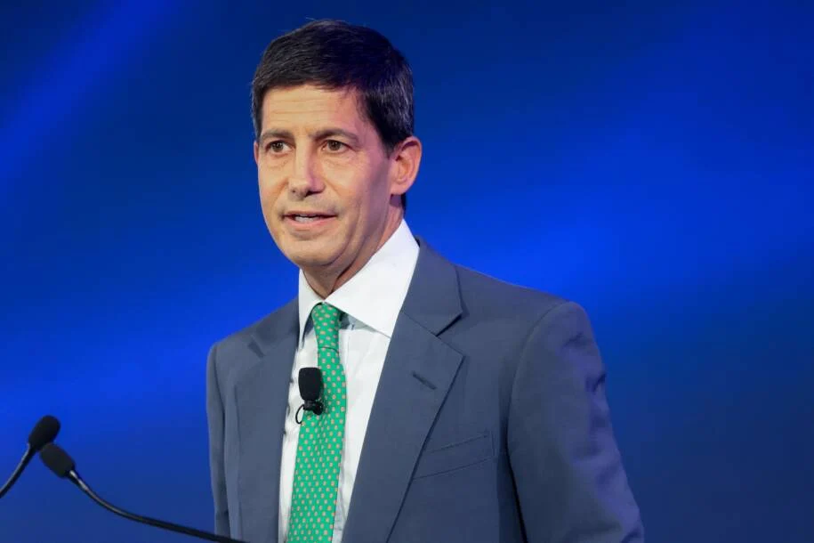 Kevin Warsh reporta patrimônio acima de US$ 100 milhões antes de audiência no Senado
