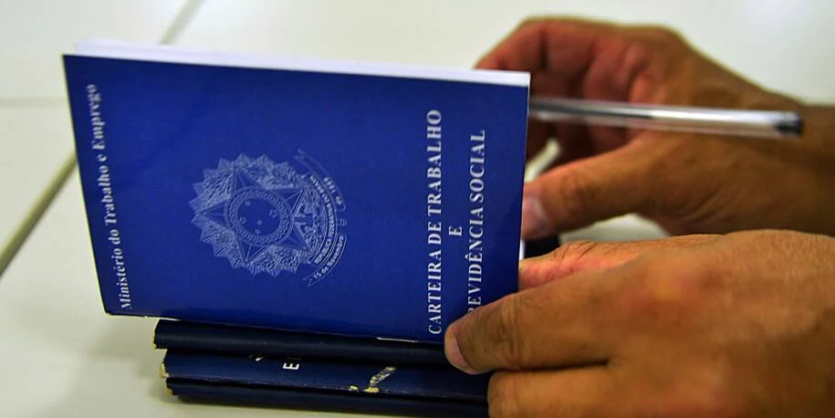 Lei n° 15.371 aumenta licença-paternidade e gera mudanças até 2029