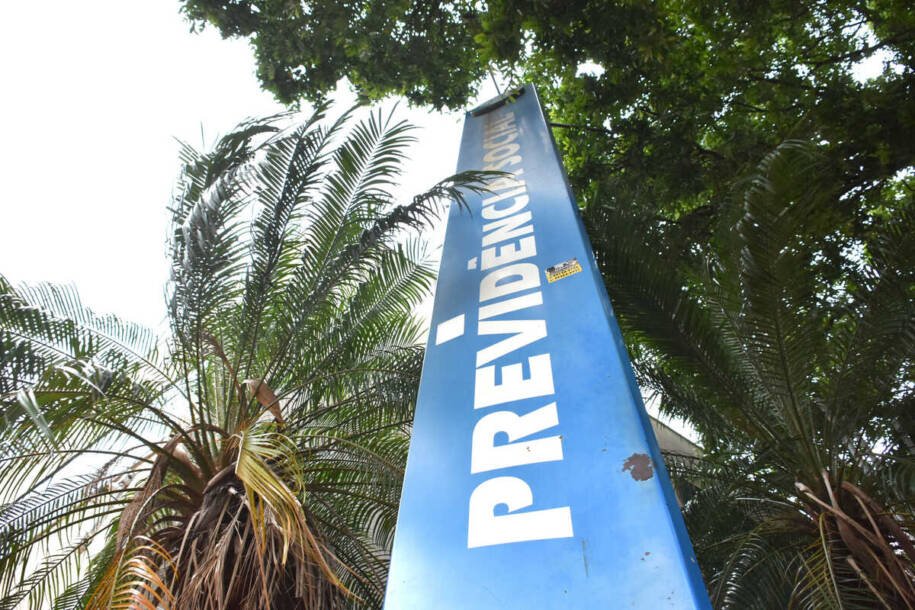 Luiz Inácio Lula da Silva anuncia 13º salário para 400 mil aposentados em MS