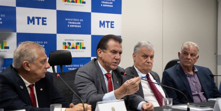 Luiz Marinho ouve taxistas e discute linha de crédito para renovação de frota