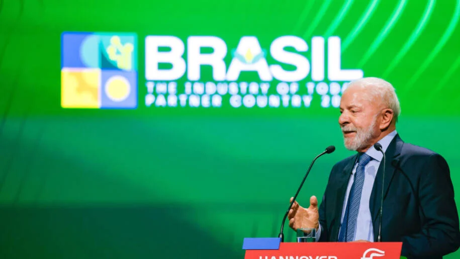 Lula afirma que Brasil é um dos que menos sofrem com guerra do Irã, mesmo com aumento de 26% no diesel