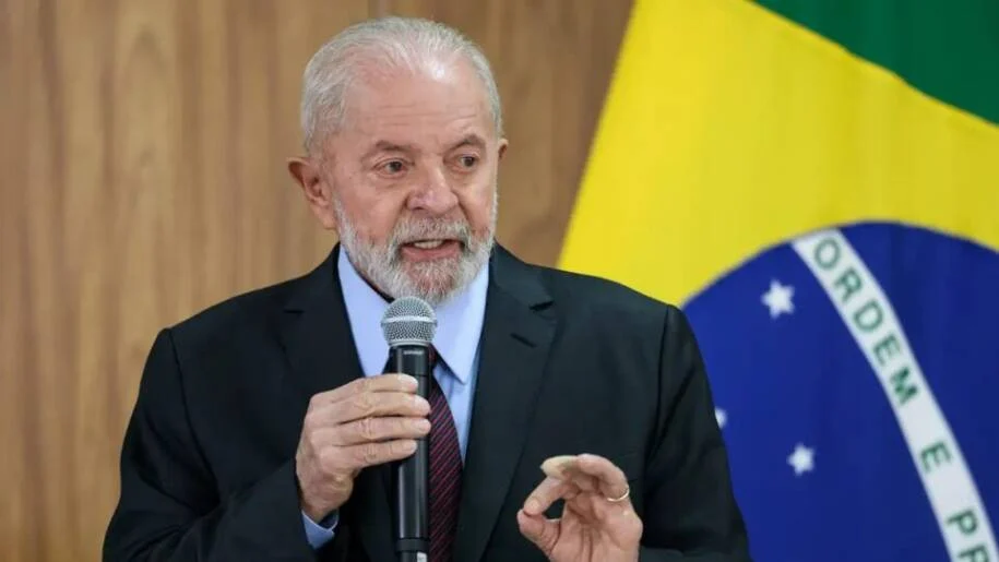 Lula denuncia Flávio Bolsonaro e alerta sobre a ameaça à democracia em 2026