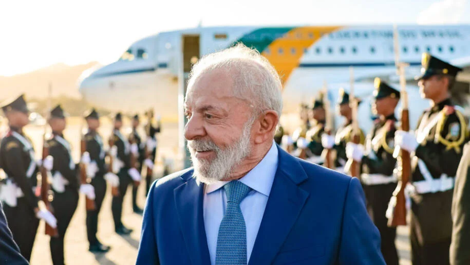 Lula embarca para Europa com 15 ministros e agenda intensa de encontros
