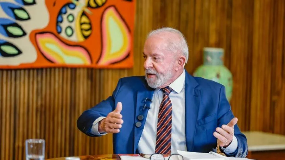 Lula enfrenta crise eleitoral: Flávio Bolsonaro se aproxima e tensão aumenta