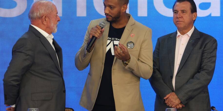 Lula envia projeto de lei ao Congresso e critica reformas que atacam trabalhadores