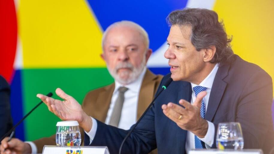 Lula exonerou 17 ministros para fortalecer candidaturas nas eleições de 2026