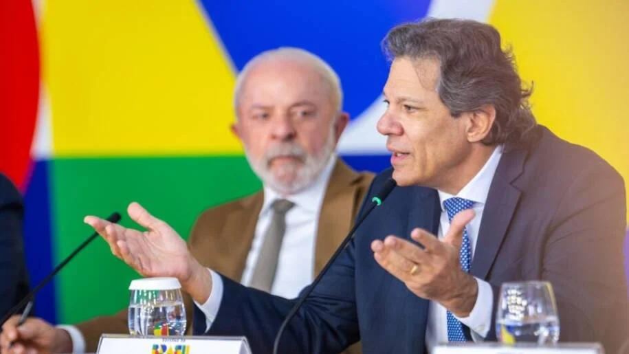 Lula exonerou 17 ministros para fortalecer candidaturas nas eleições de 2026