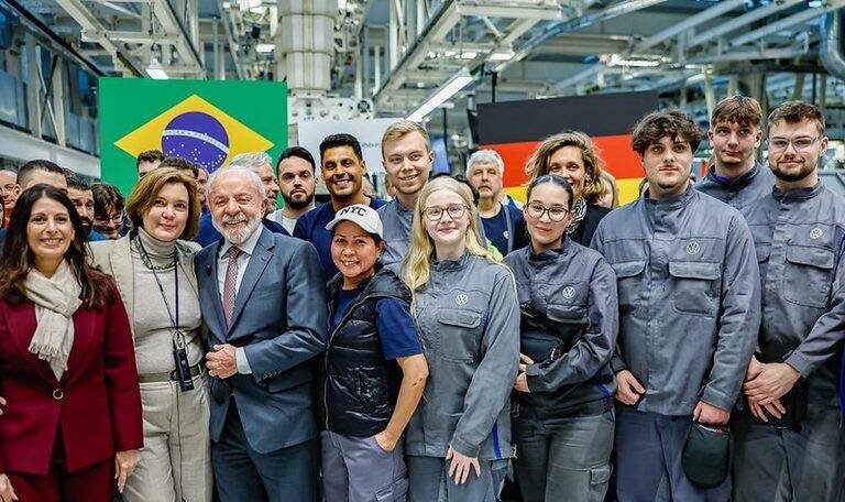 Lula fortalece parcerias internacionais e anuncia reajuste no Gás do Povo