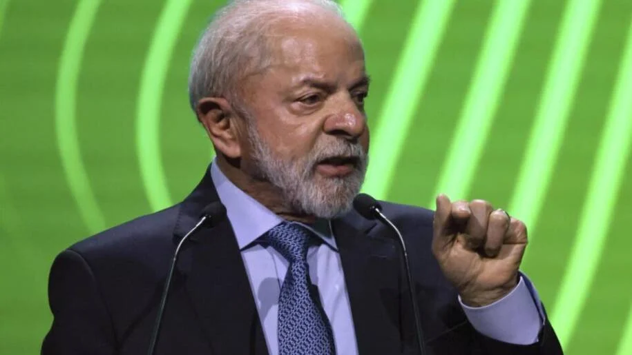 Lula libera R$ 21,2 bilhões em crédito para caminhoneiros após derrotas no Congresso