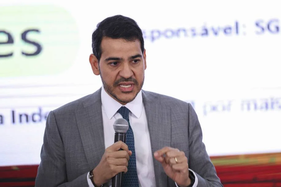 Lula marca sabatina de Jorge Messias para 29 de abril no Senado; tensão cresce